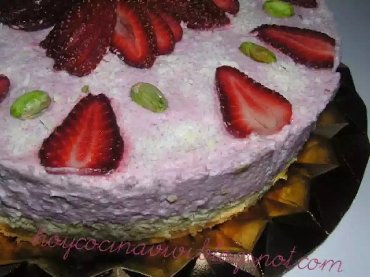 Bavaroise de pistachos con mousse de fresas
