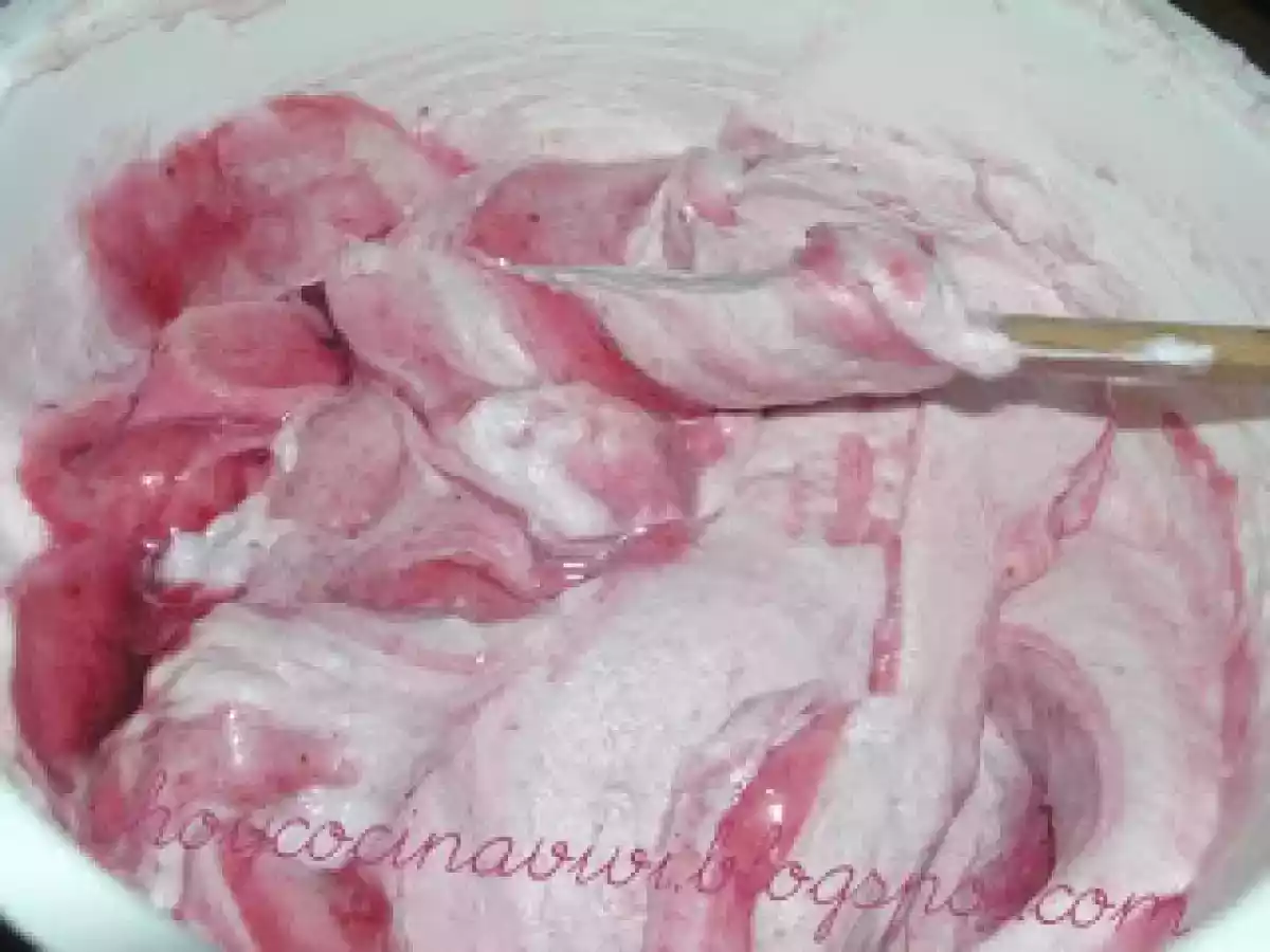Bavaroise de pistachos con mousse de fresas - foto 6