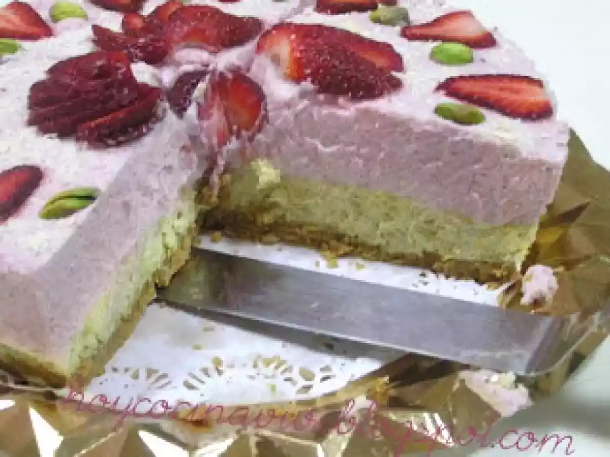 Bavaroise de pistachos con mousse de fresas - foto 8