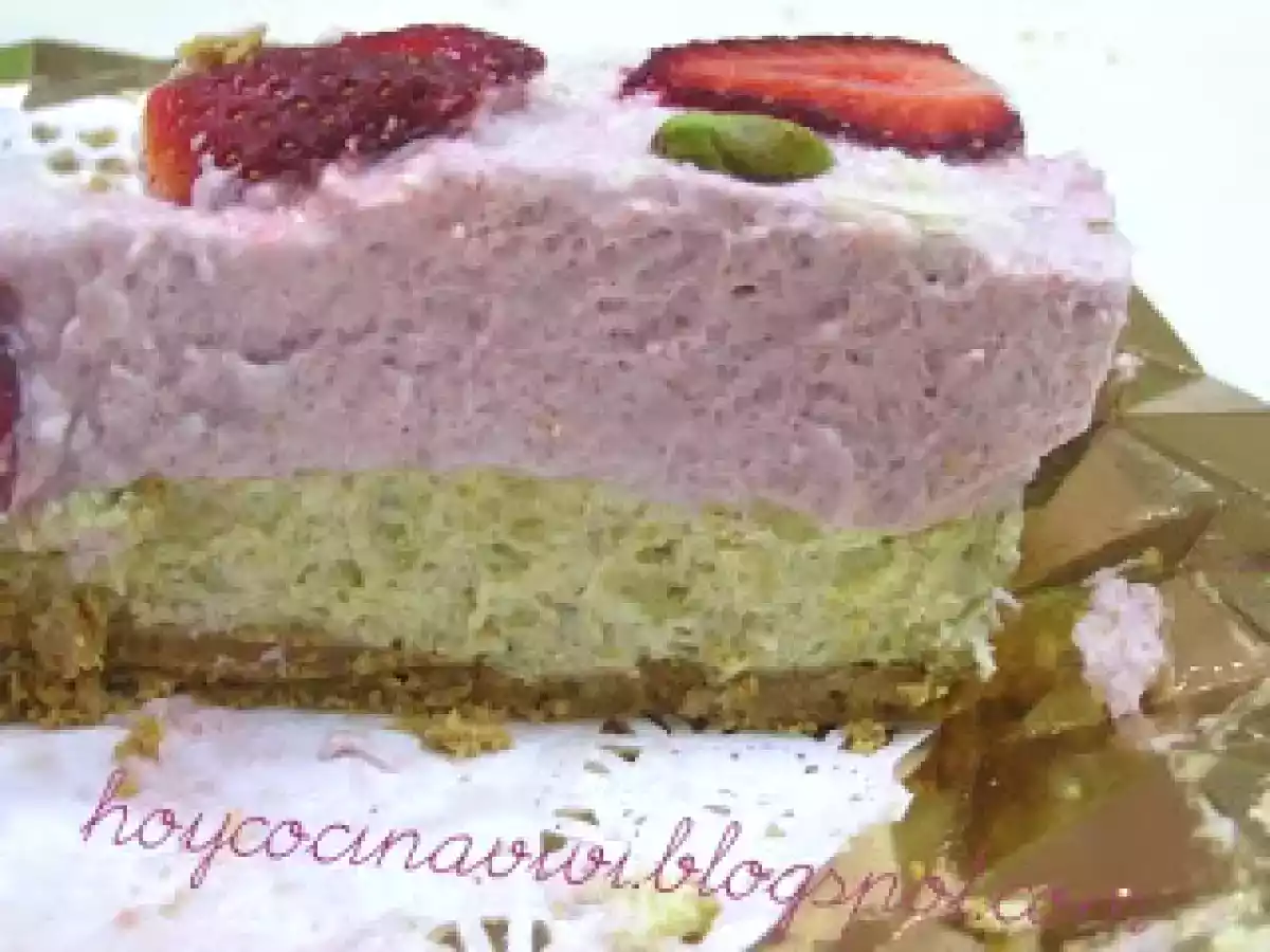 Bavaroise de pistachos con mousse de fresas - foto 9