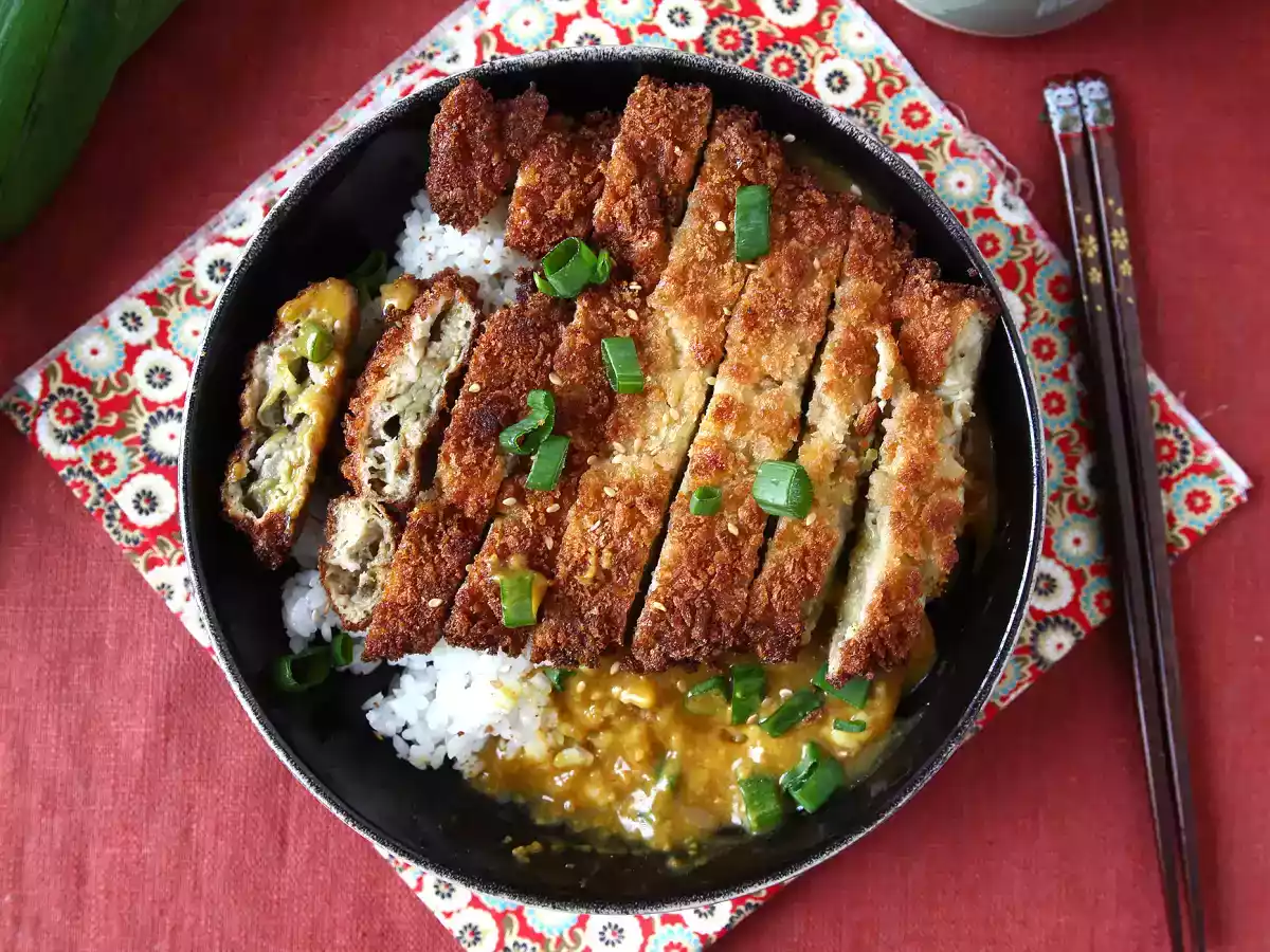 Berenjena empanada con pan rallado panko y curry japonés al estilo katsu - foto 2