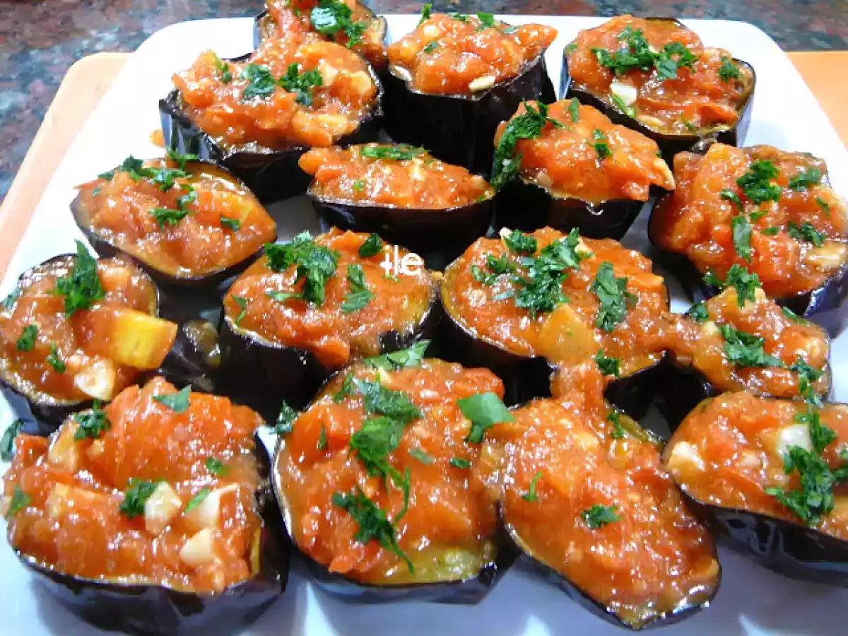 Berenjenas con tomate y ajo