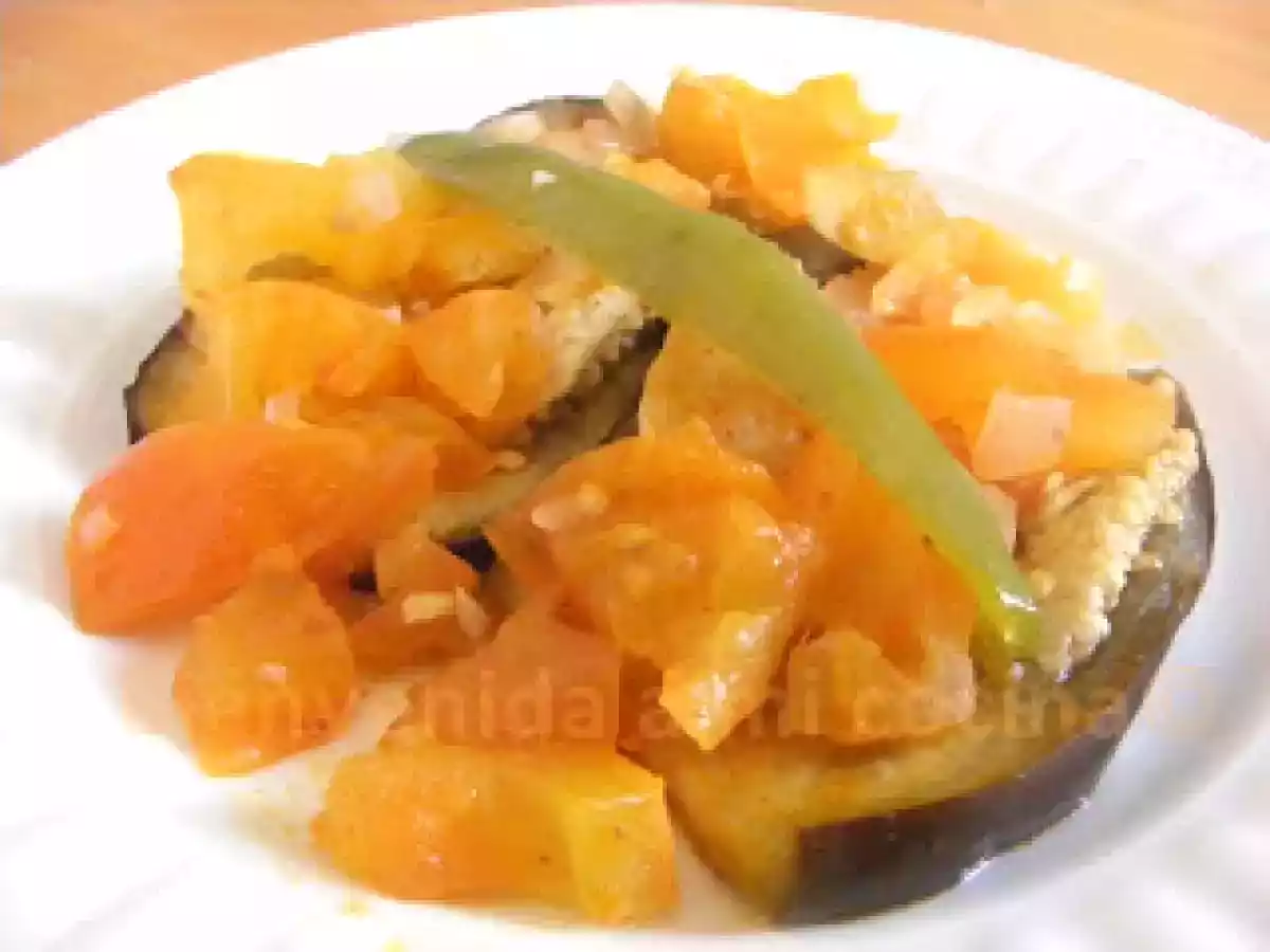 Berenjenas con tomate y cebolla al horno