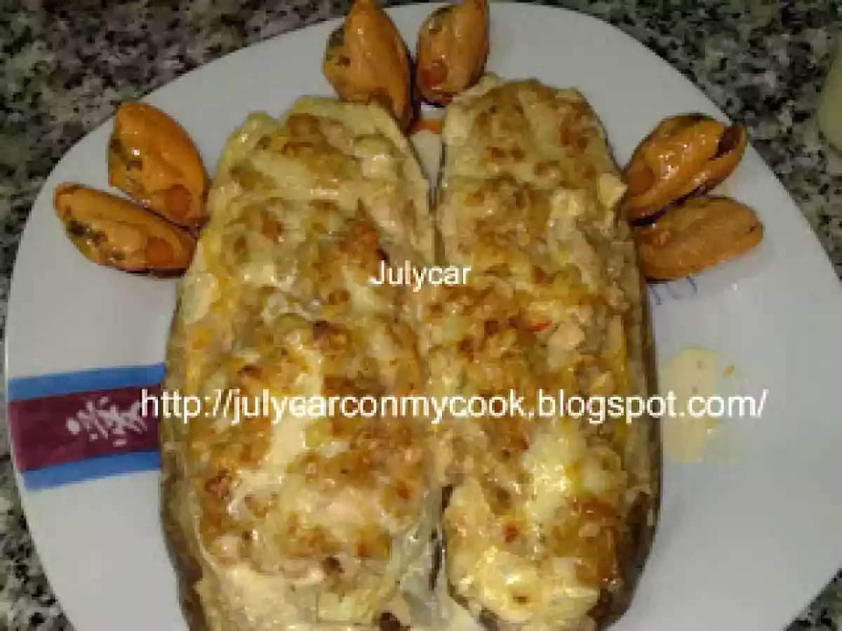 Berenjenas de atún con tomate gratinadas