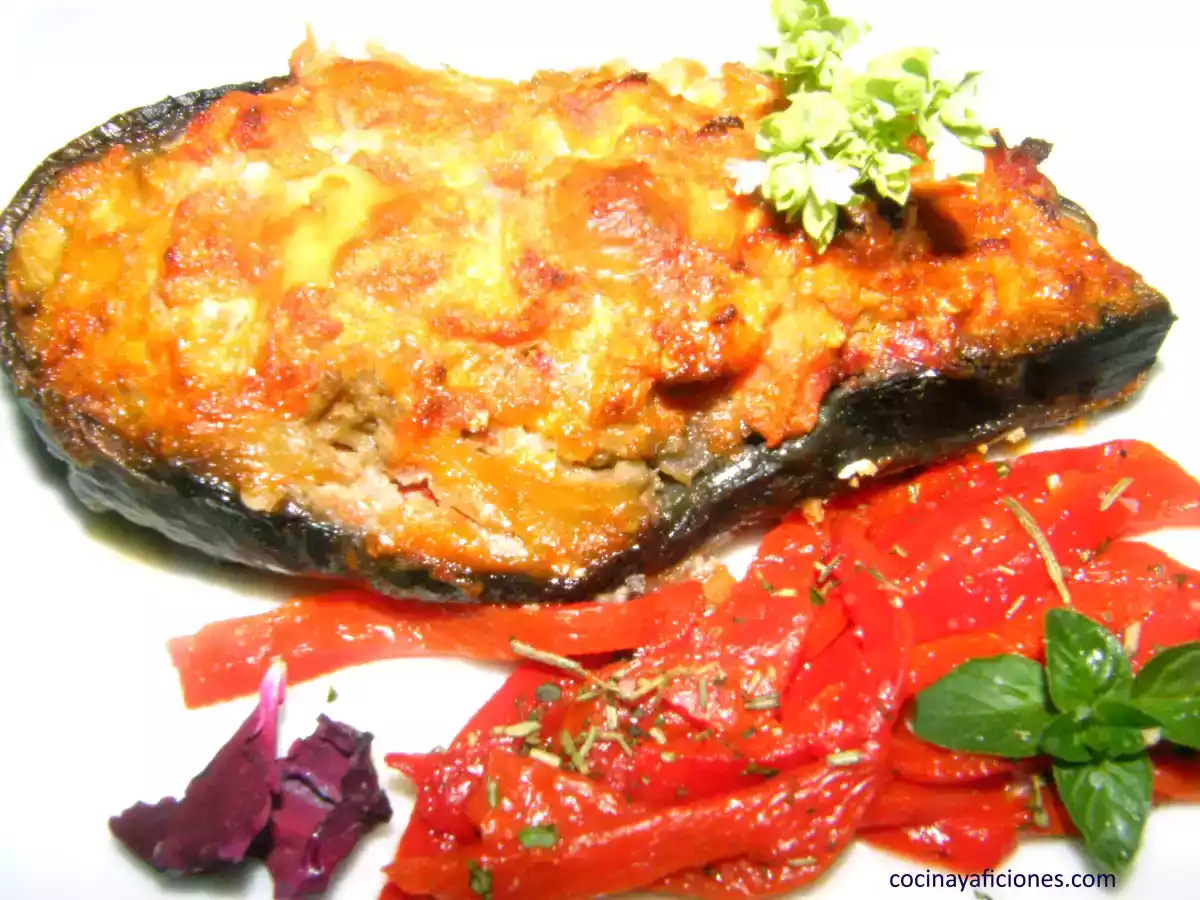 BERENJENAS RELLENAS DE PISTO Y CARNE CON COSTRA