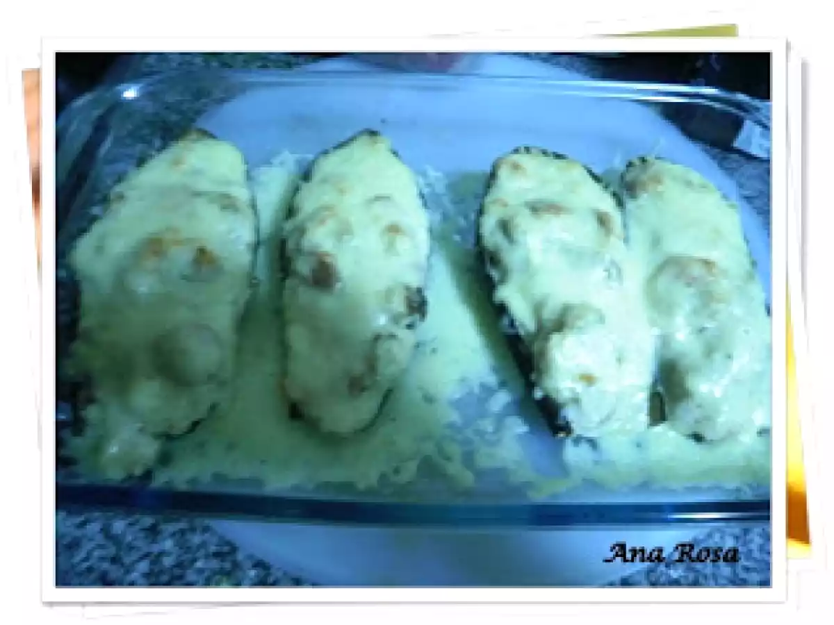 BERENJENAS RELLENAS DE SALCHICHAS Y GAMBAS