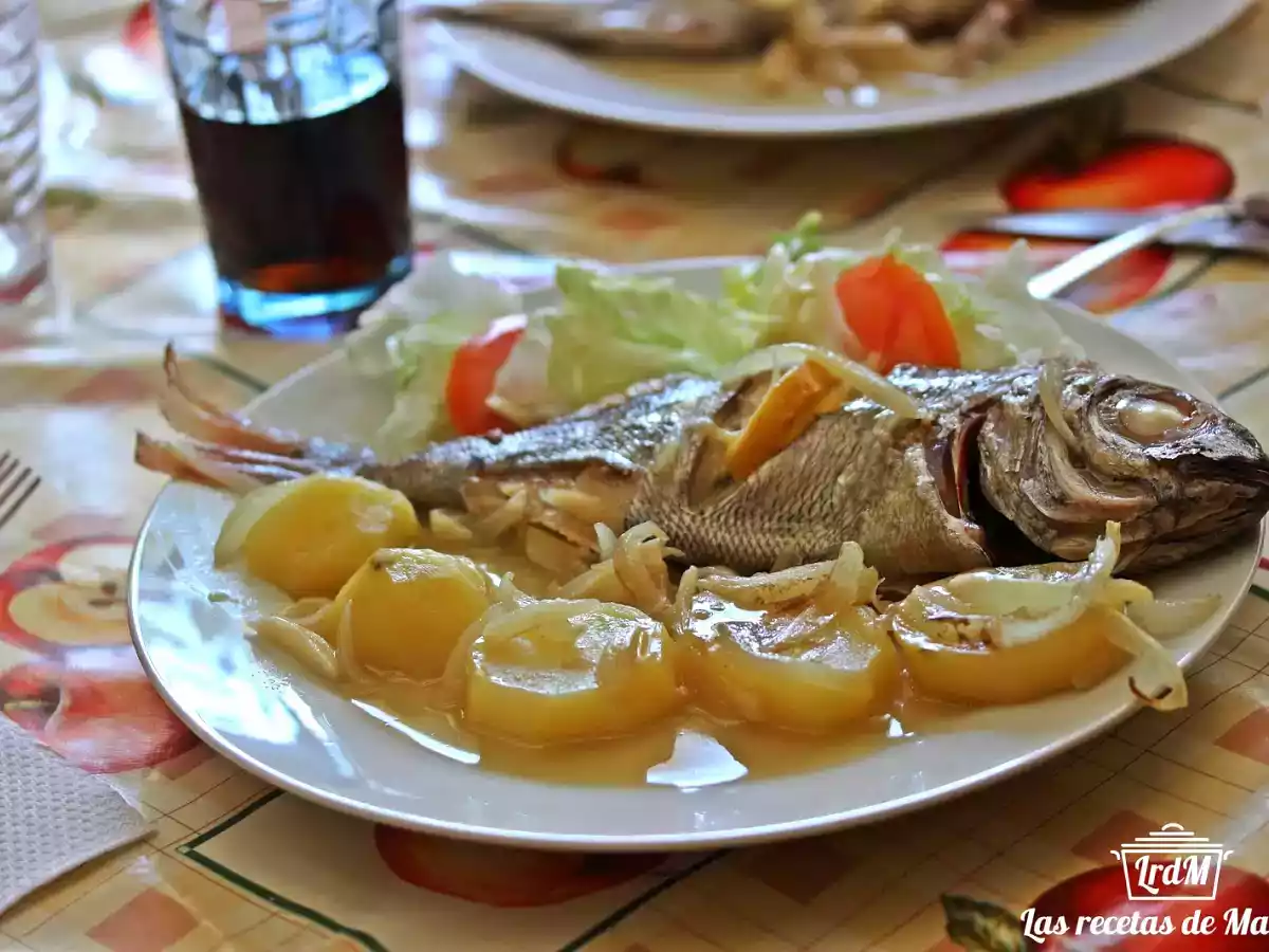 Besugo al horno con patatas