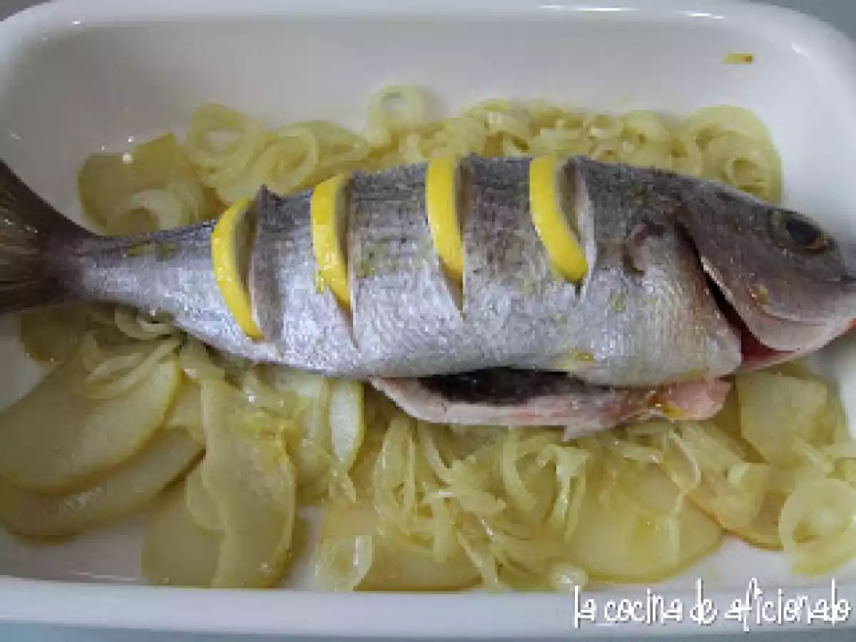 Besugo al horno sobre patatas - foto 2