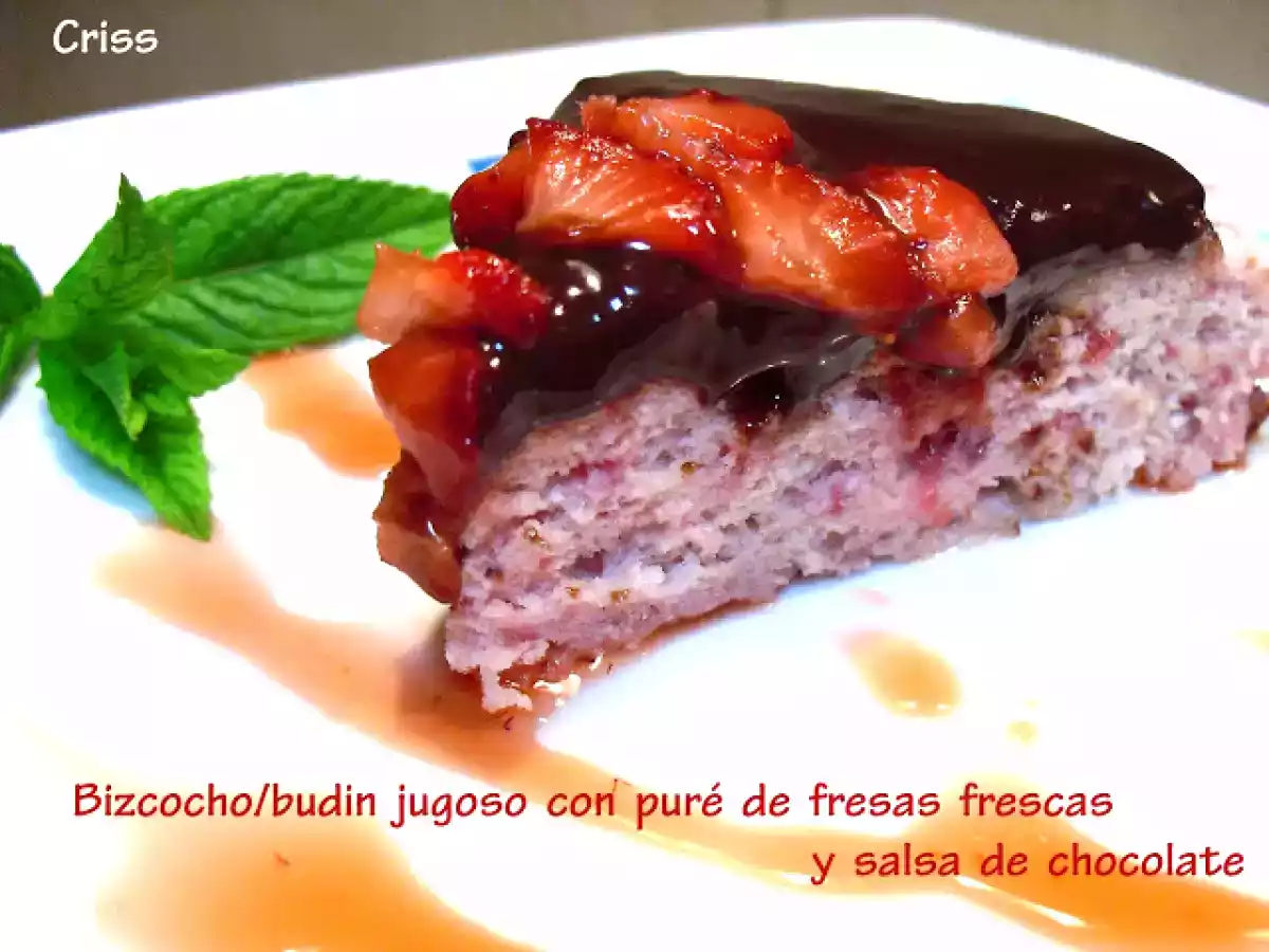 BIZCOCHO-BUDIN DE FRESAS FRESCAS Y SALSA DE CHOCOLATE - foto 2