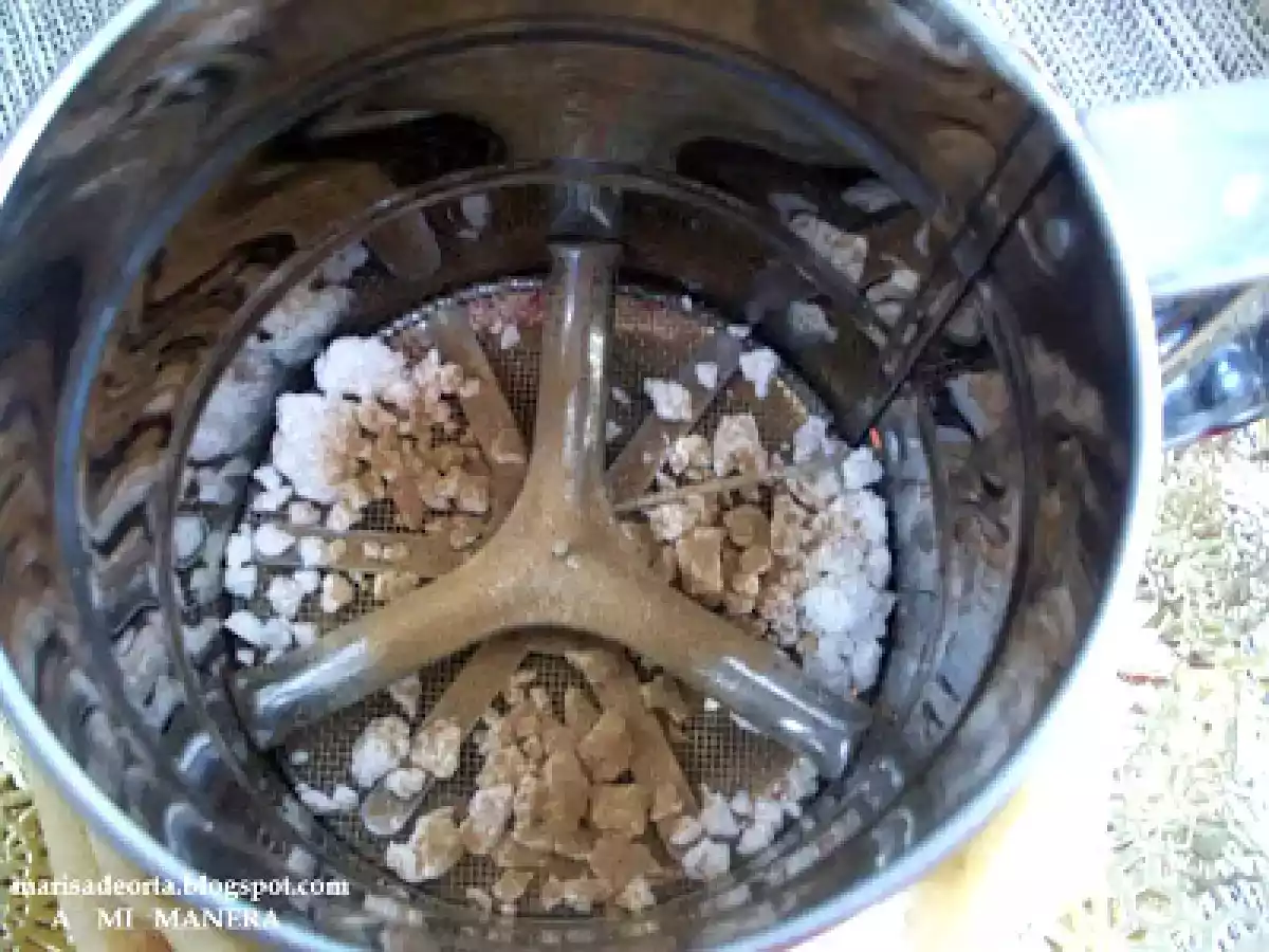 BIZCOCHO CON CEREZAS CONFITADAS