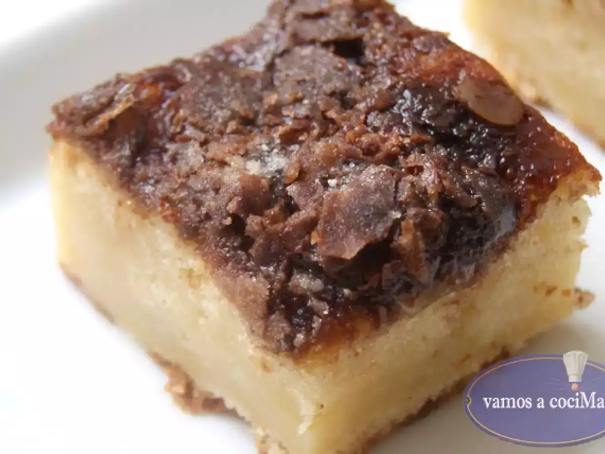 Bizcocho con cobertura de almendras