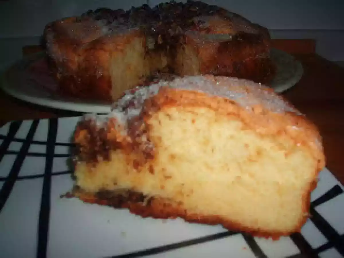 Bizcocho con costra crujiente de chocolates