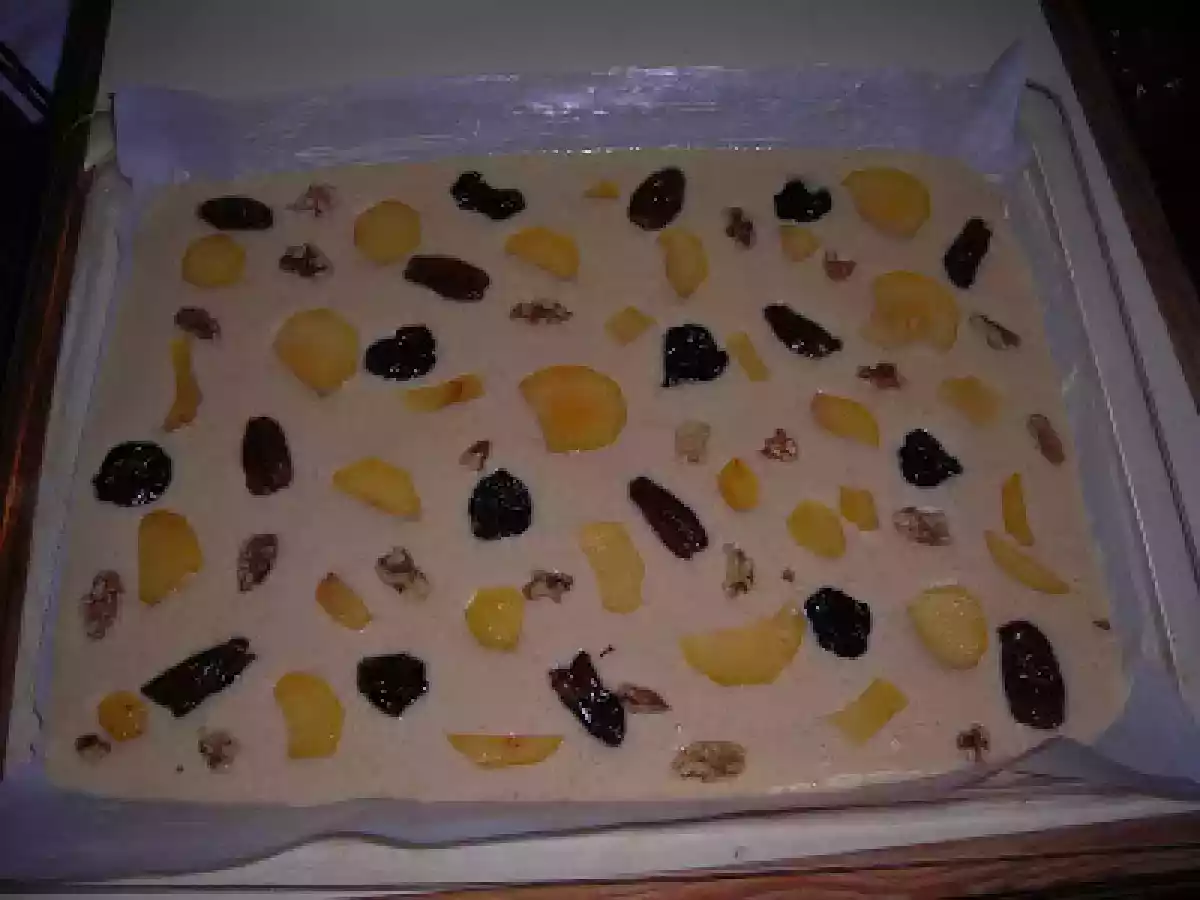 Bizcocho con dátiles, ciruelas y nueces. FELIZ CUMPLEAÑOS ISABEL - foto 2