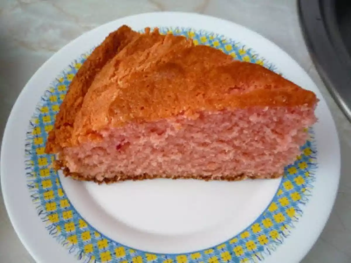 BIZCOCHO CON GELATINA DE FRESA