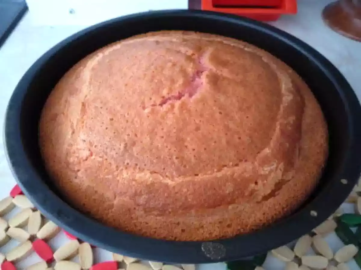 BIZCOCHO CON GELATINA DE FRESA - foto 4