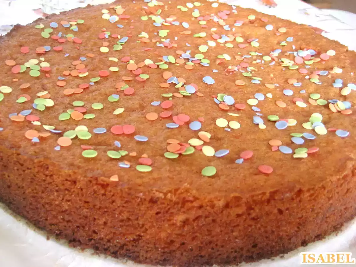 Bizcocho con gelatina de fresa