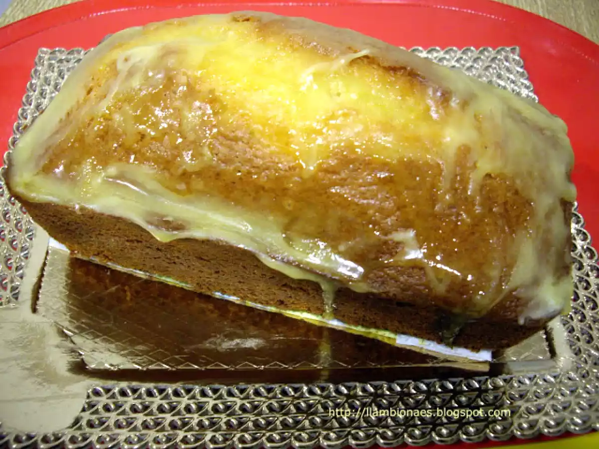 Bizcocho con glaseado de naranja