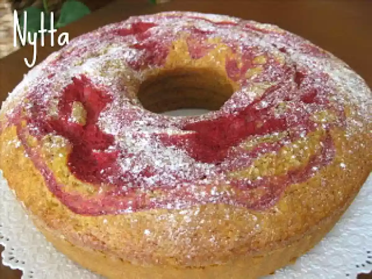 Bizcocho con licuado de fresas