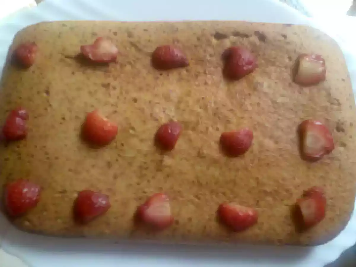 BIZCOCHO CON MERMELADA DE FRESA