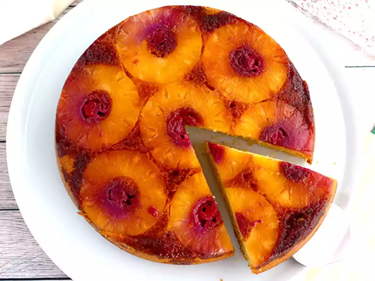 Bizcocho con piña y cerezas - foto 3