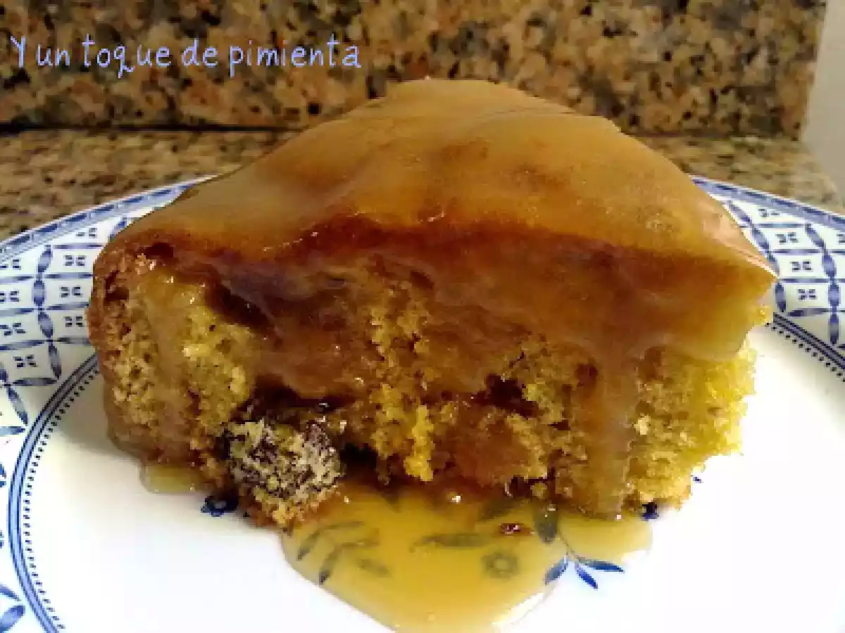 BIZCOCHO CON SALSA DE TOFFEE
