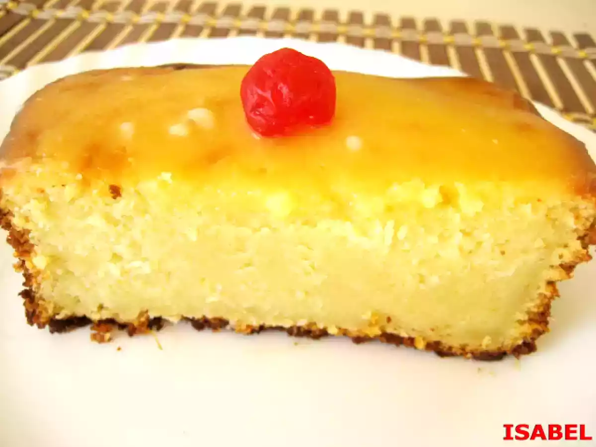 Bizcocho cremoso de queso y limón