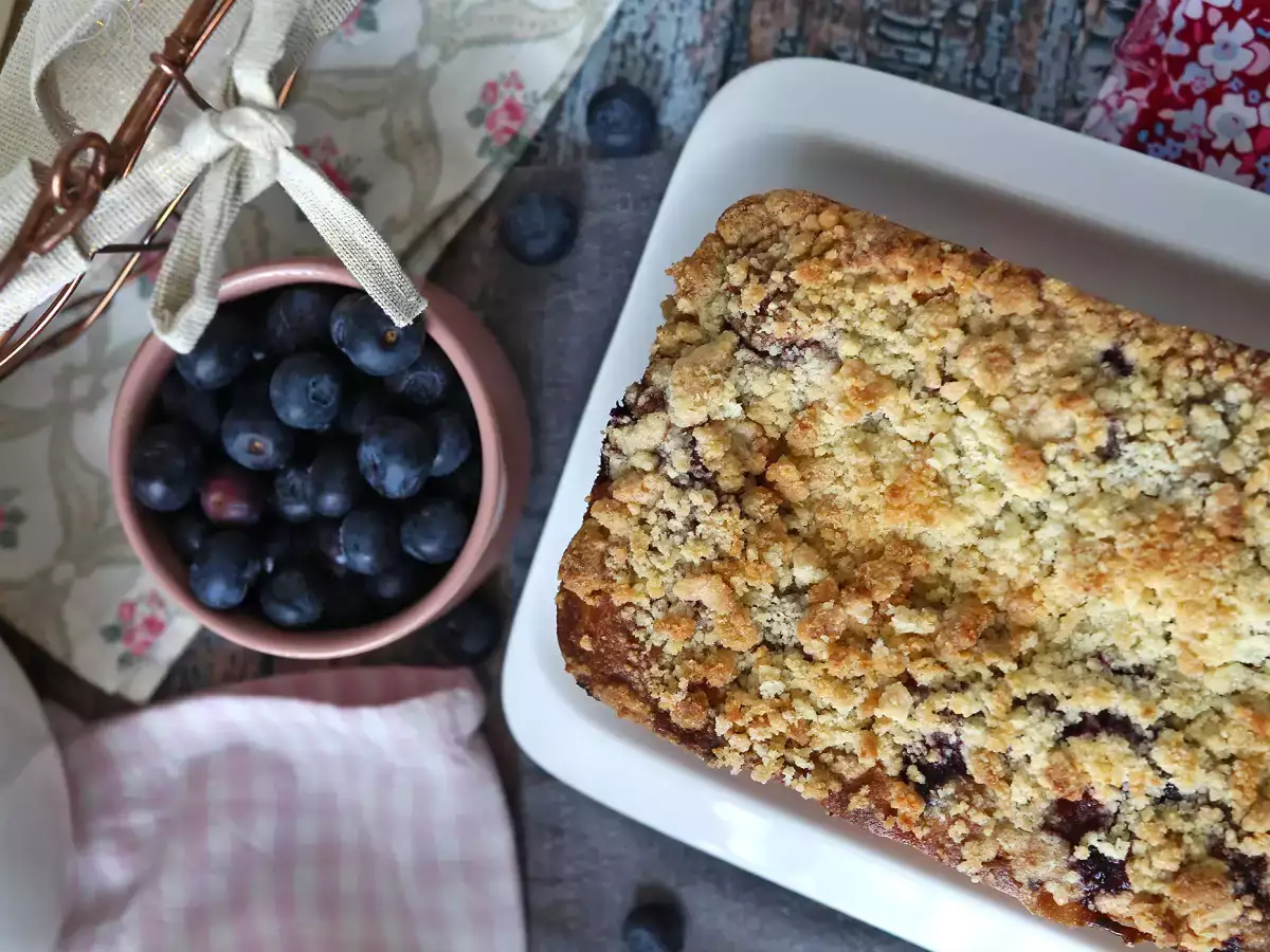 Bizcocho de arándanos con cobertura crumble: receta fácil con resultado de vitrina - foto 4