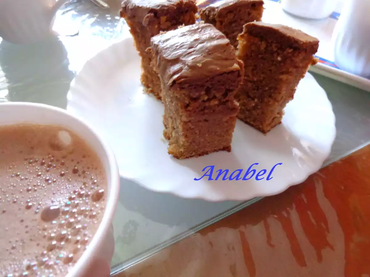 Bizcocho de canela y cobertura de chocolate