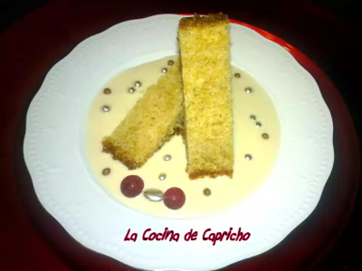 Bizcocho de castañas con salsa de ron