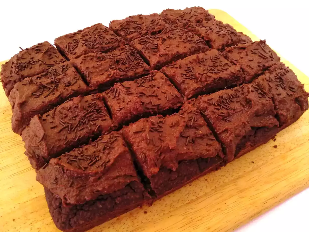 Bizcocho de chocolate con frosting {receta vegana y sin gluten} - foto 6