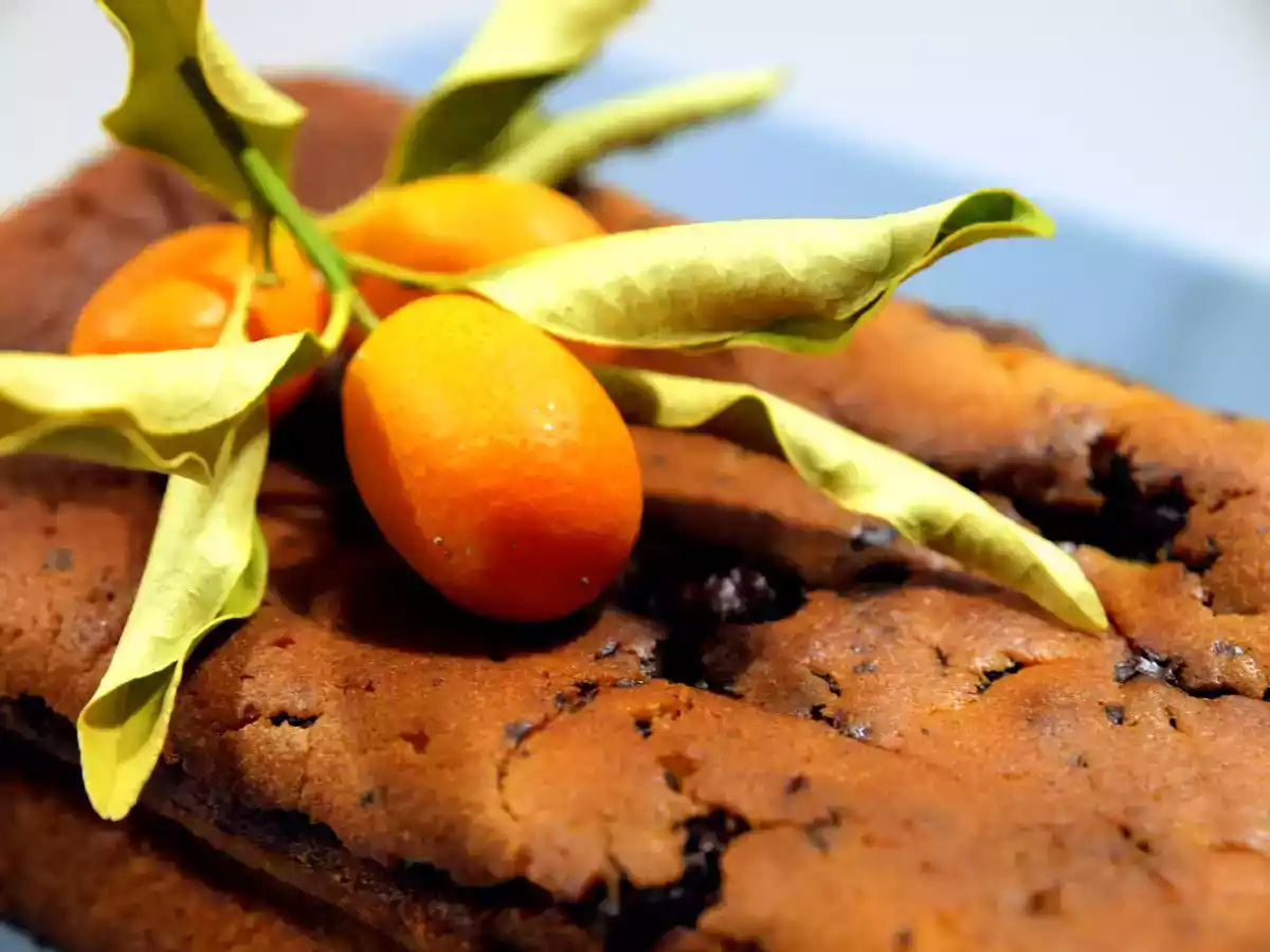 bizcocho de chocolate y licor de naranja