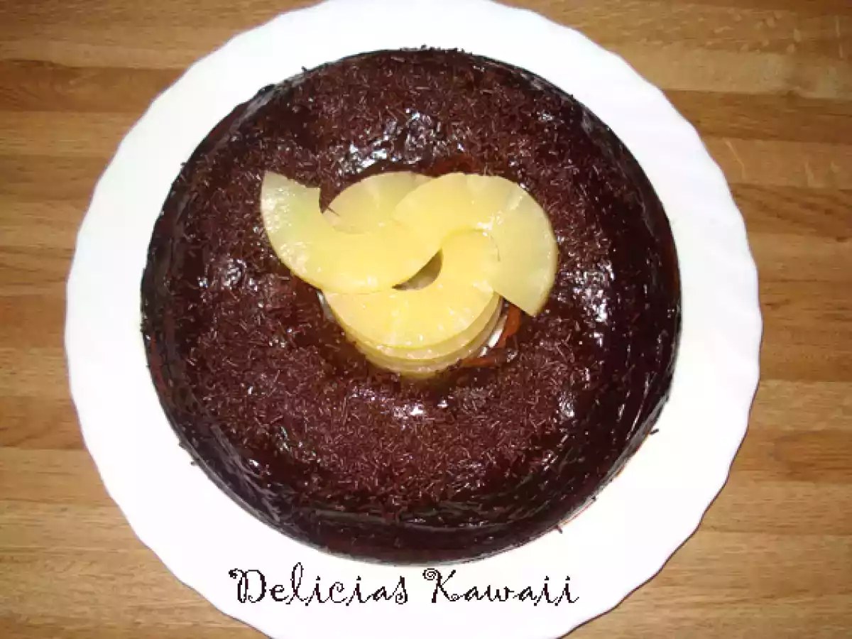 Bizcocho de chocolate y piña