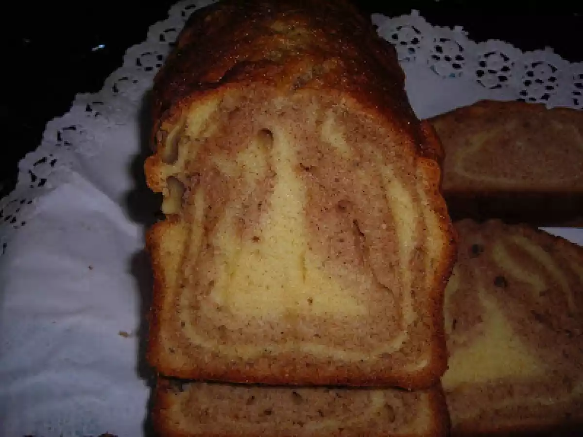 Bizcocho de Coco y Canela, con nueces y avellanas.