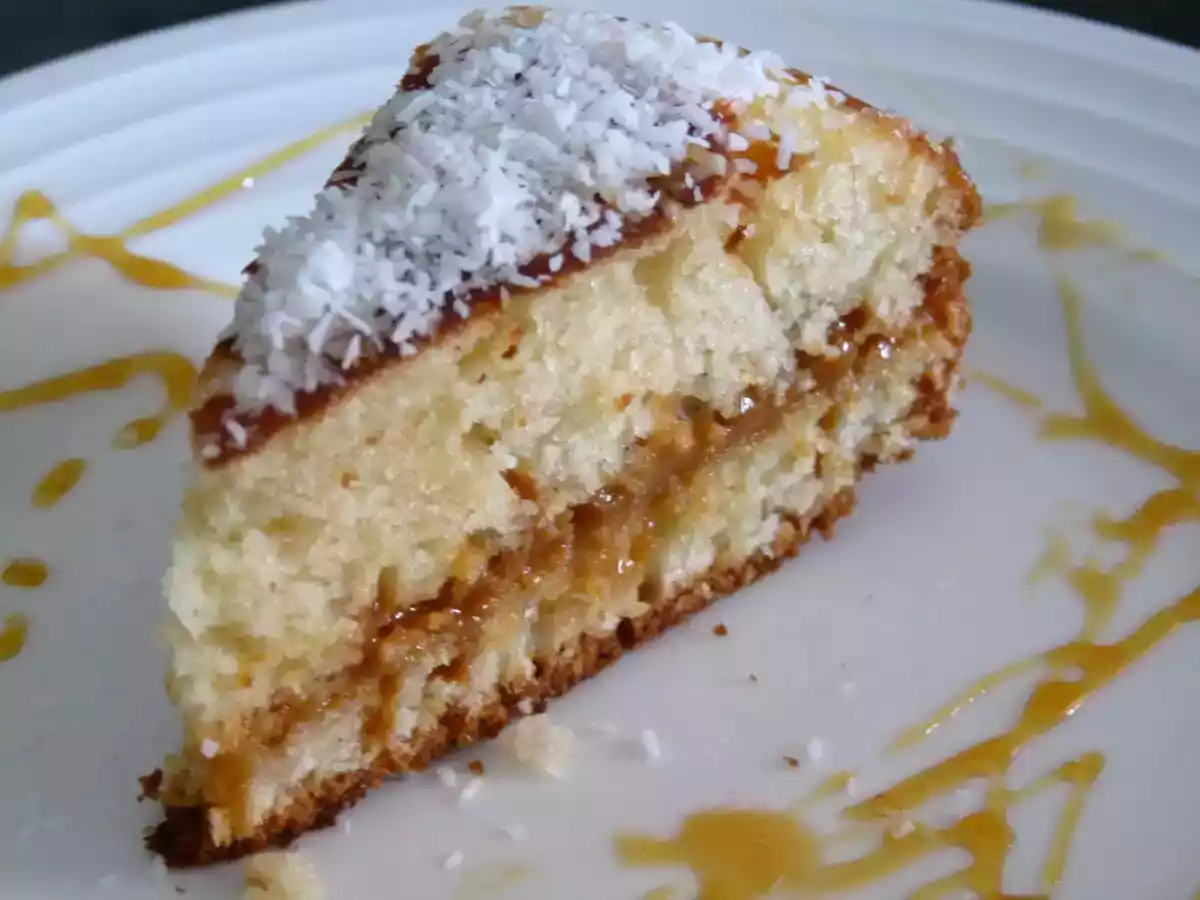 Bizcocho de coco y dulce de leche