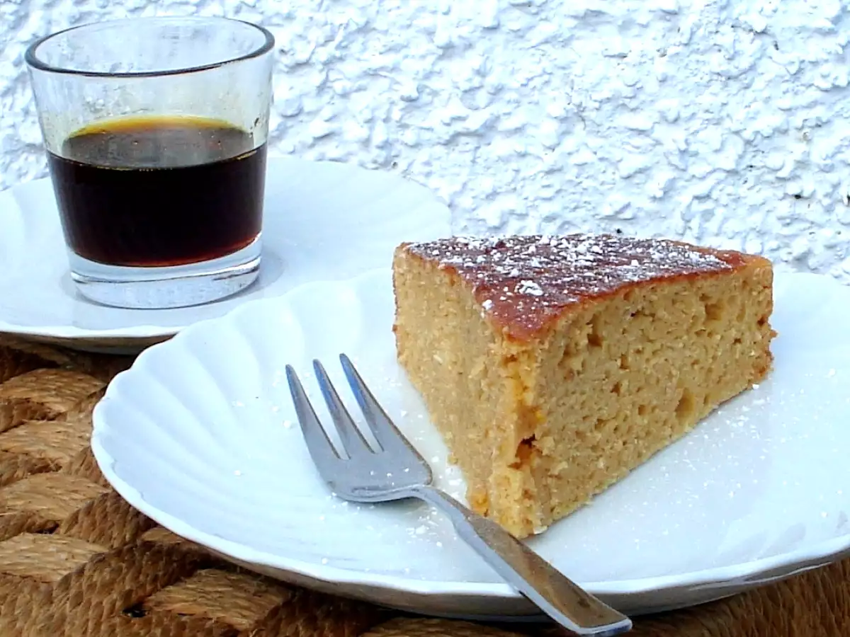 Bizcocho de Mango seco y coco con Salsa de azafrán