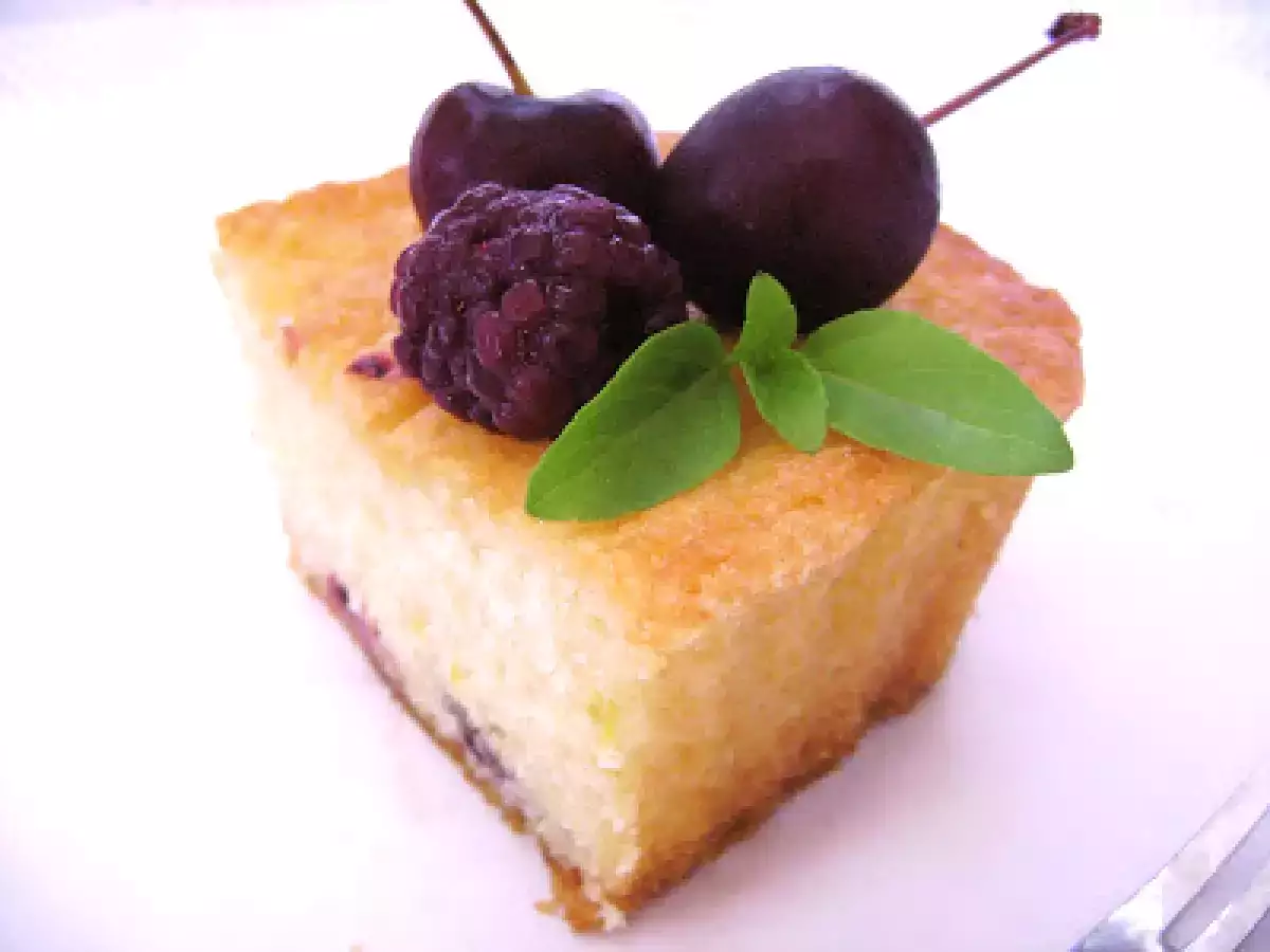 BIZCOCHO DE NARANJA, CEREZA Y MORA - foto 2