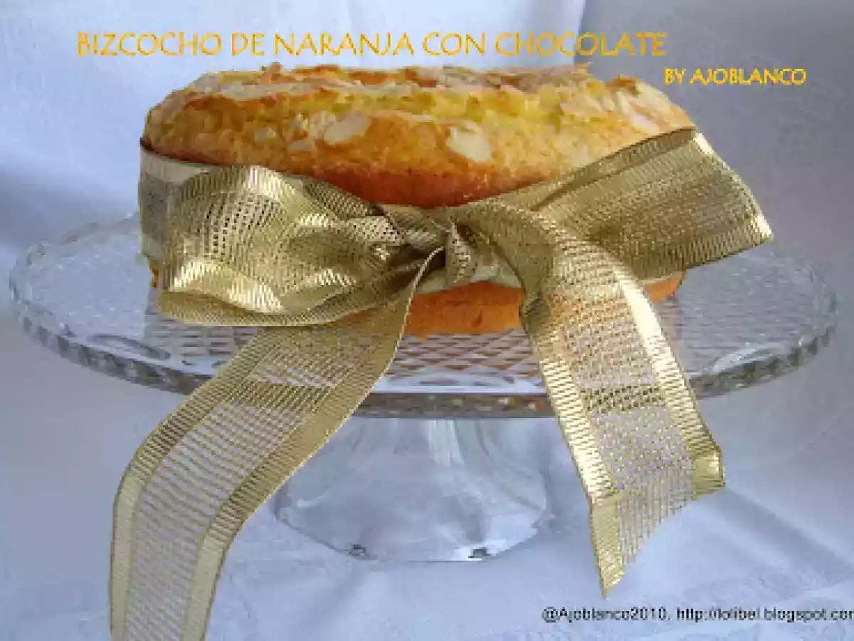 Bizcocho de naranja con chocolate y almendras
