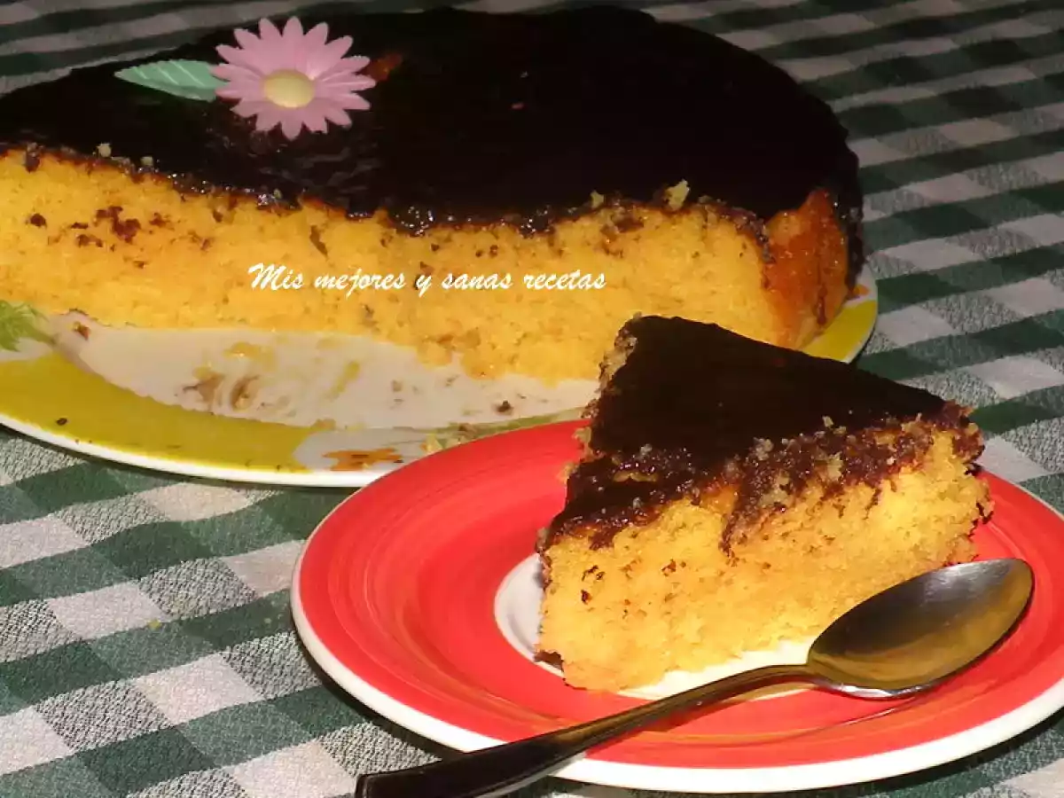 Bizcocho de naranja con cobertura de chocolate