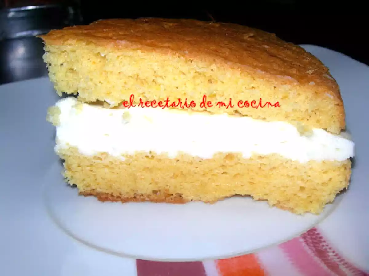 BIZCOCHO DE NARANJA RELLENO DE CREMA DE QUESO - foto 2