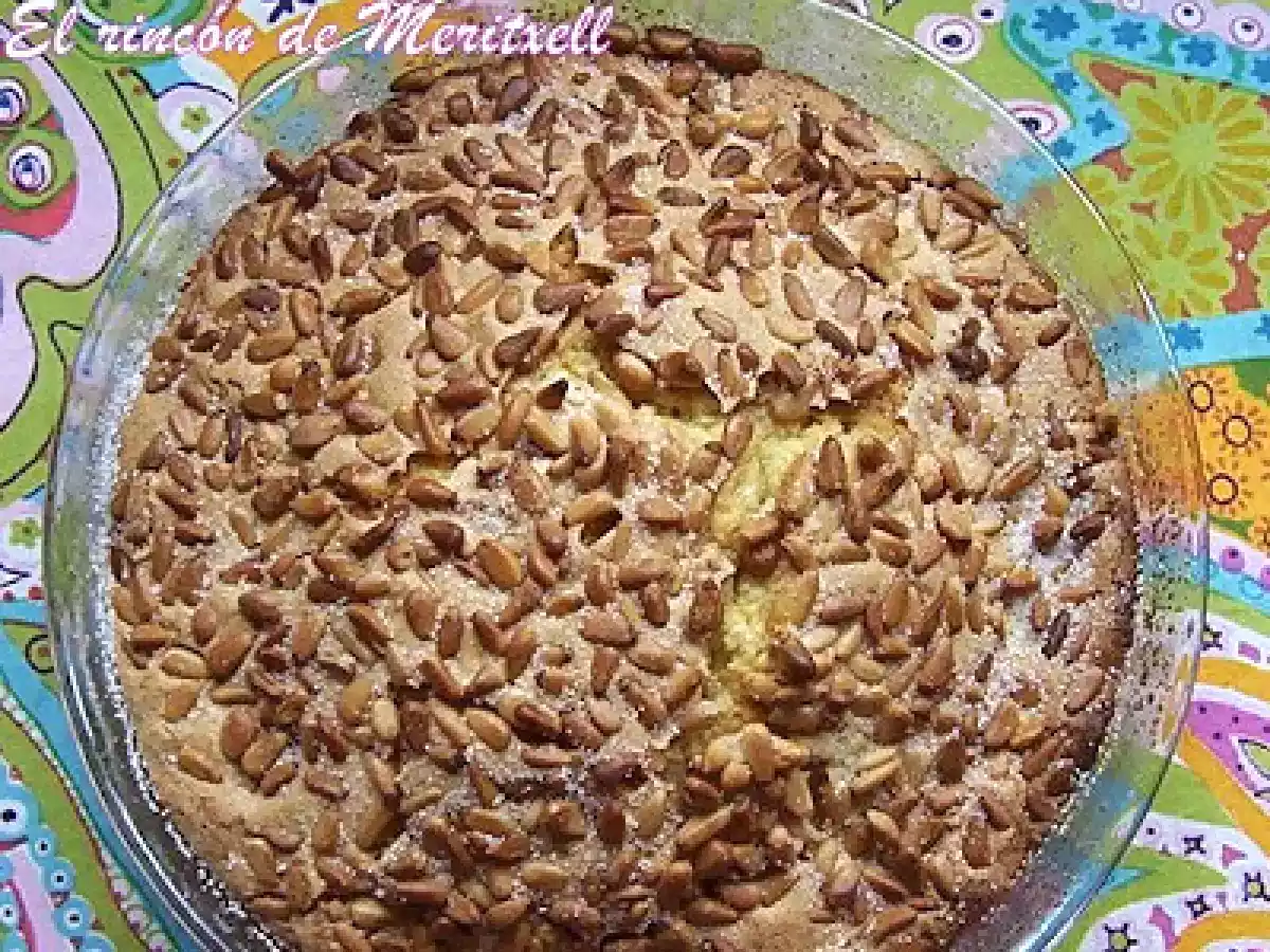 Bizcocho de nata con piñones