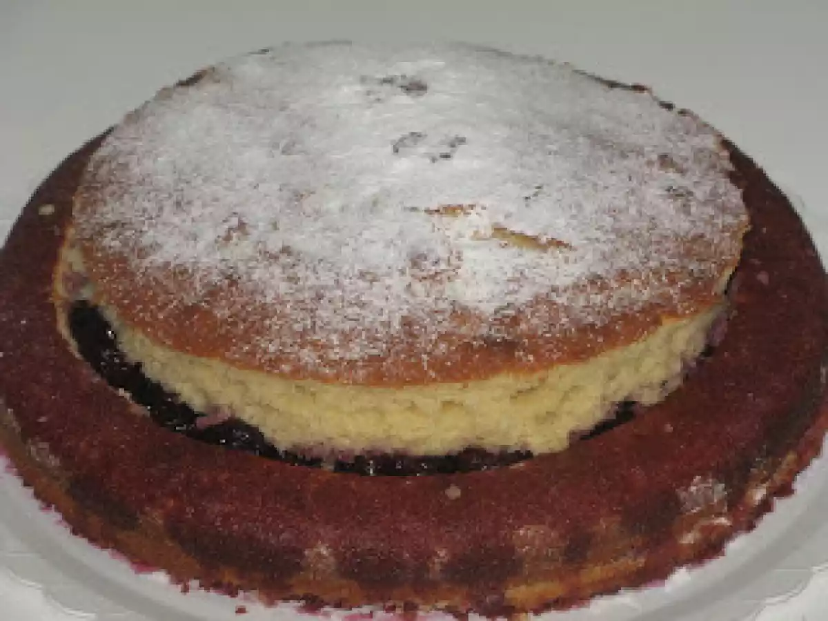 BIZCOCHO DE NATA RELLENO DE CEREZAS