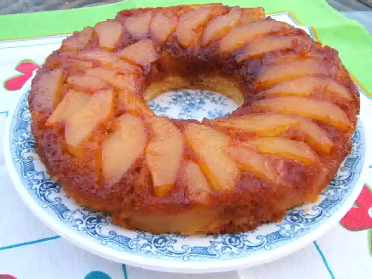 Bizcocho de peras con caramelo