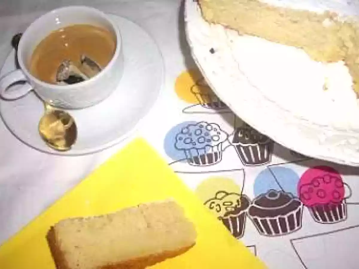 Bizcocho de piña y leche de coco