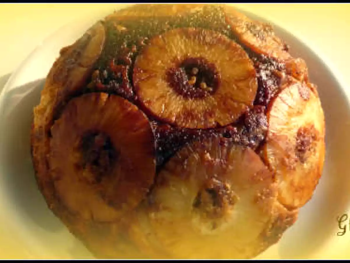 Bizcocho de piña y nueces al caramelo