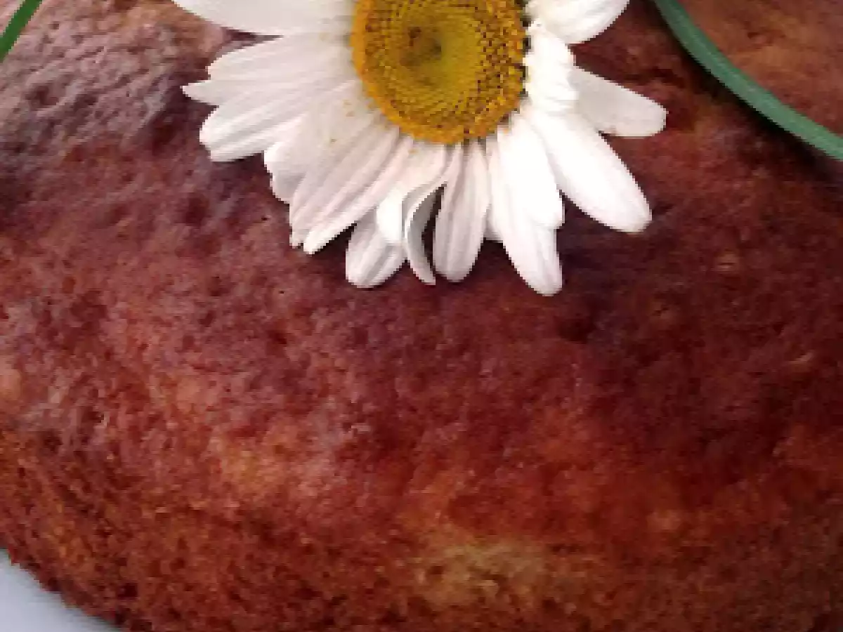 BIZCOCHO DE QUESO CREMOSO Y FRESAS DESHIDRATADAS - foto 2