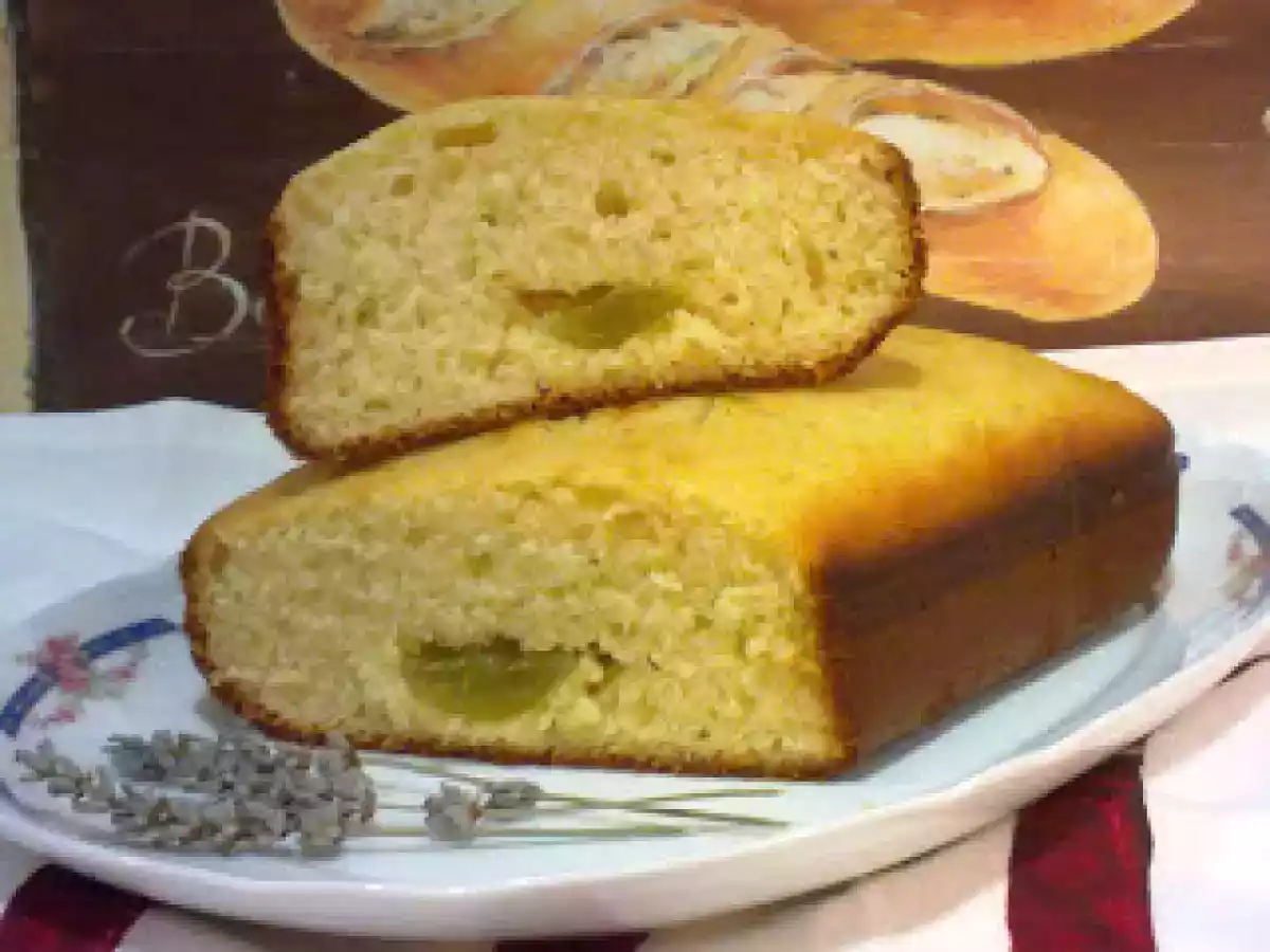 BIZCOCHO DE YOGUR AL AROMA DE LAVANDA Y FRUTAS DESHIDRATADAS (Panificadora Moulinex)