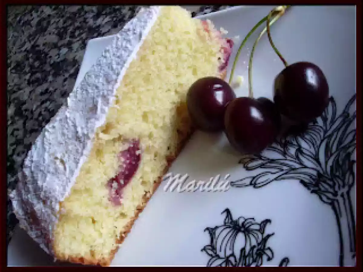 BIZCOCHO DE YOGURT Y CEREZAS