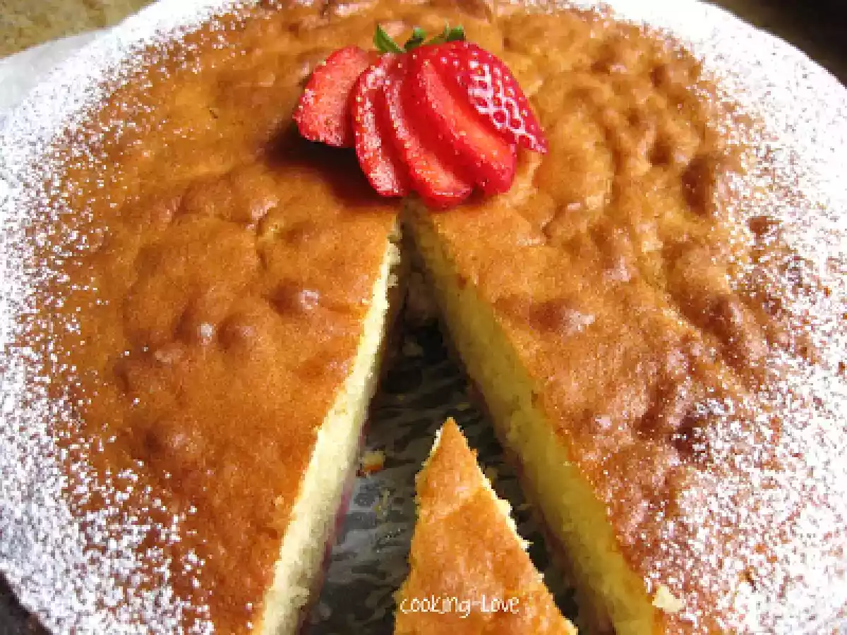 Bizcocho de yogurt y fresas. - foto 2