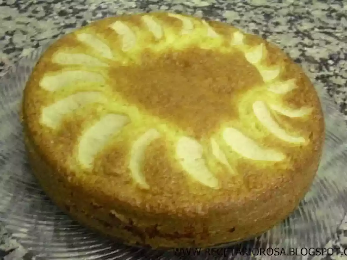 BIZCOCHO DE YOGURT Y MANZANA