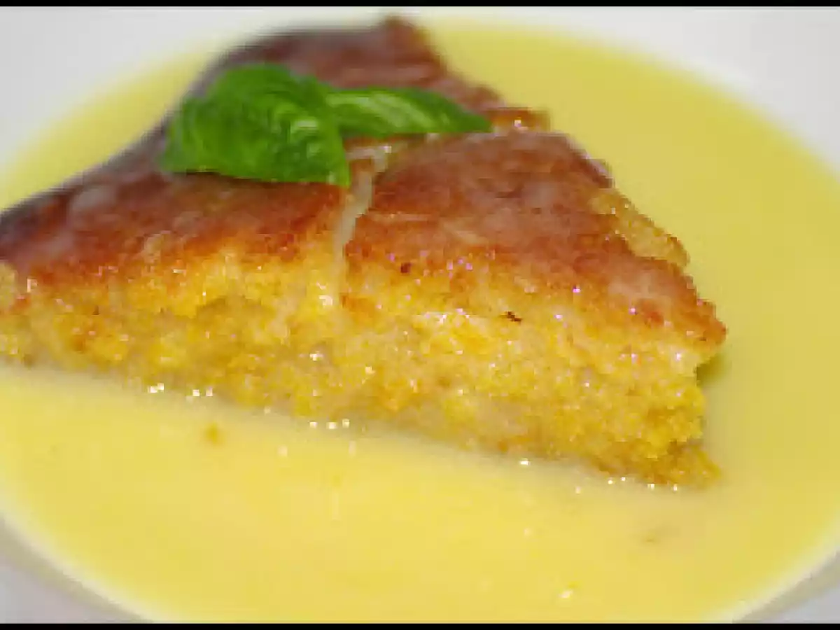 Bizcocho de zanahoria, manzana y almendras en sopa de chocolate blanco